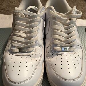 Sleek White Men's Athletic Shoes